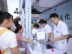【新华网】义诊、AI舌诊、手作香囊……中医药集市夏夜开市！