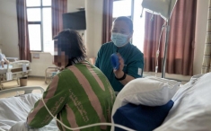 【上游新闻】重庆“免陪照护”如何服务？怎么收费？上游新闻探访试点医院